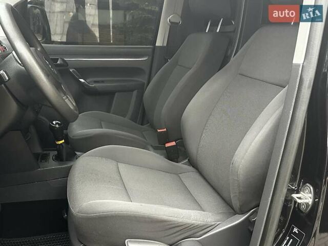 Черный Фольксваген Кадди, объемом двигателя 1.2 л и пробегом 236 тыс. км за 5950 $, фото 56 на Automoto.ua