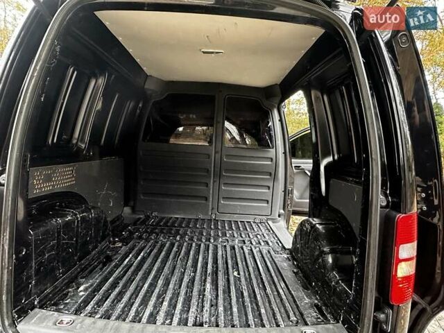 Черный Фольксваген Кадди, объемом двигателя 1.2 л и пробегом 236 тыс. км за 5950 $, фото 72 на Automoto.ua