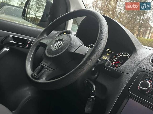 Черный Фольксваген Кадди, объемом двигателя 1.2 л и пробегом 236 тыс. км за 5950 $, фото 67 на Automoto.ua