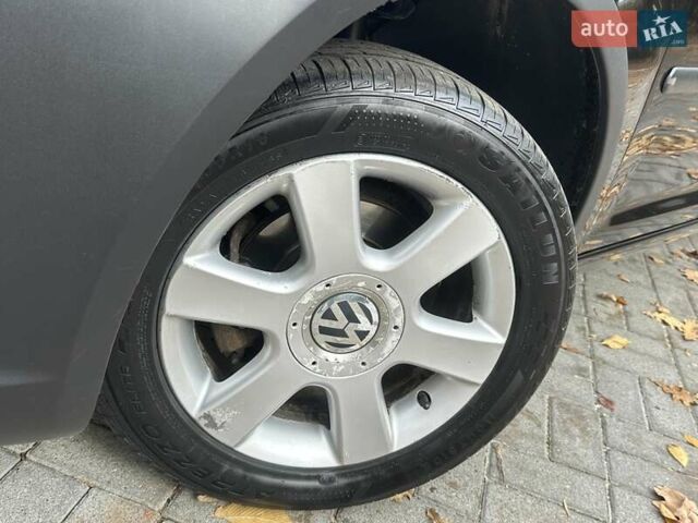 Черный Фольксваген Кадди, объемом двигателя 1.2 л и пробегом 236 тыс. км за 5950 $, фото 21 на Automoto.ua