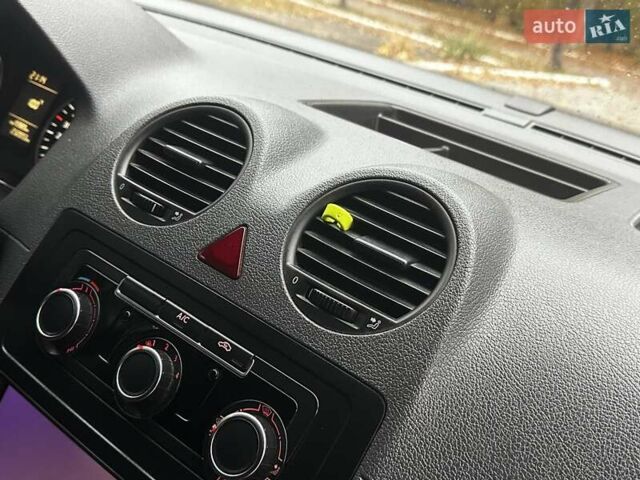 Черный Фольксваген Кадди, объемом двигателя 1.2 л и пробегом 236 тыс. км за 5950 $, фото 70 на Automoto.ua