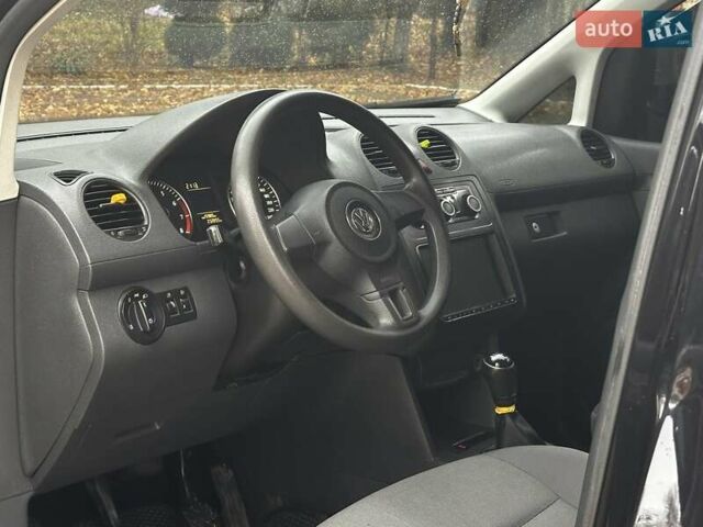 Черный Фольксваген Кадди, объемом двигателя 1.2 л и пробегом 236 тыс. км за 5950 $, фото 54 на Automoto.ua