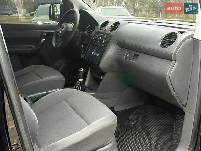 Черный Фольксваген Кадди, объемом двигателя 1.2 л и пробегом 236 тыс. км за 5950 $, фото 63 на Automoto.ua