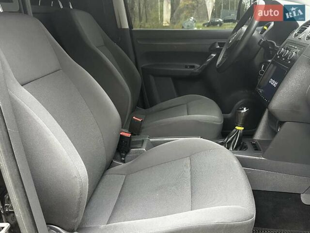 Черный Фольксваген Кадди, объемом двигателя 1.2 л и пробегом 236 тыс. км за 5950 $, фото 66 на Automoto.ua