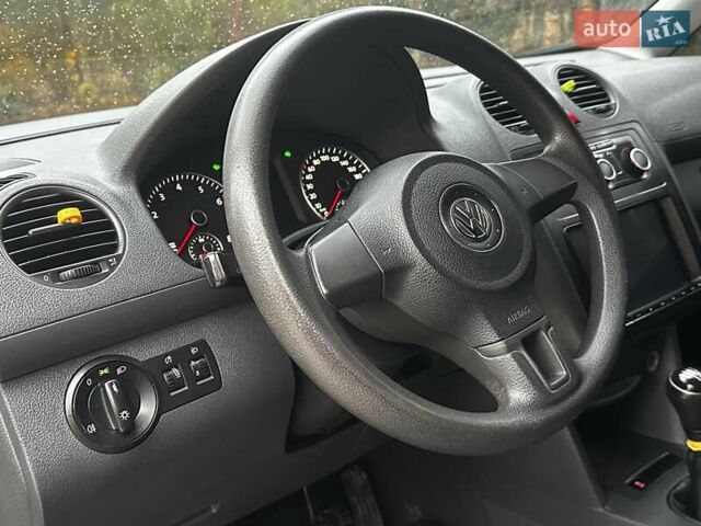 Черный Фольксваген Кадди, объемом двигателя 1.2 л и пробегом 236 тыс. км за 5950 $, фото 61 на Automoto.ua