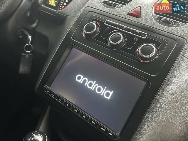 Черный Фольксваген Кадди, объемом двигателя 1.2 л и пробегом 236 тыс. км за 5950 $, фото 64 на Automoto.ua