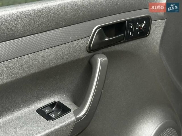 Черный Фольксваген Кадди, объемом двигателя 1.2 л и пробегом 236 тыс. км за 5950 $, фото 57 на Automoto.ua