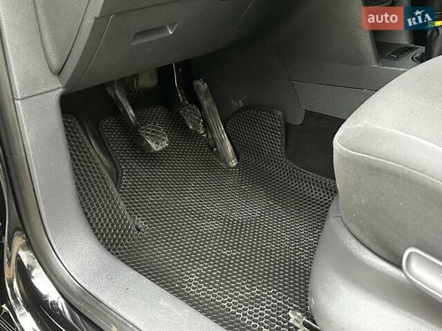 Черный Фольксваген Кадди, объемом двигателя 1.2 л и пробегом 236 тыс. км за 5950 $, фото 55 на Automoto.ua