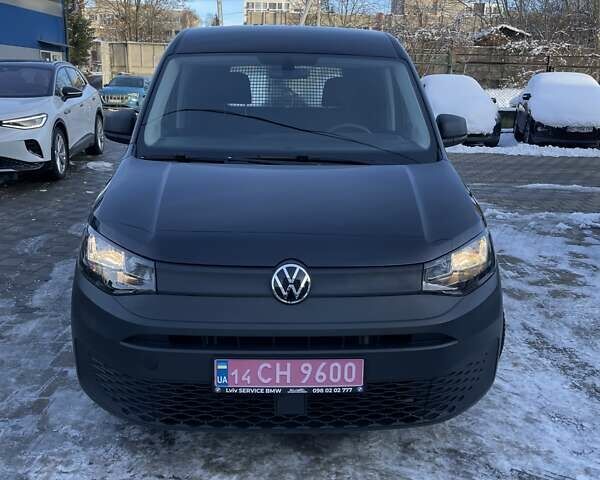 Черный Фольксваген Кадди, объемом двигателя 1.5 л и пробегом 55 тыс. км за 15990 $, фото 1 на Automoto.ua