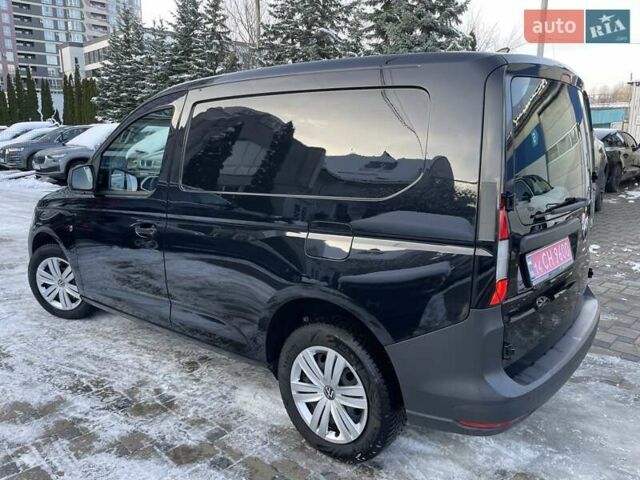 Черный Фольксваген Кадди, объемом двигателя 1.5 л и пробегом 55 тыс. км за 15990 $, фото 3 на Automoto.ua