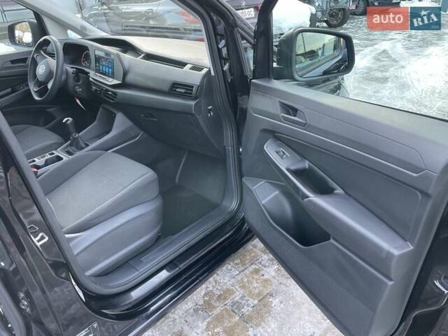 Черный Фольксваген Кадди, объемом двигателя 1.5 л и пробегом 55 тыс. км за 15990 $, фото 15 на Automoto.ua