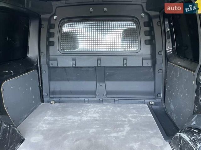 Черный Фольксваген Кадди, объемом двигателя 1.5 л и пробегом 55 тыс. км за 15990 $, фото 13 на Automoto.ua