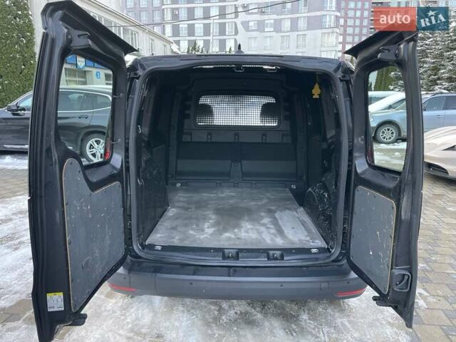 Черный Фольксваген Кадди, объемом двигателя 1.5 л и пробегом 55 тыс. км за 15990 $, фото 11 на Automoto.ua