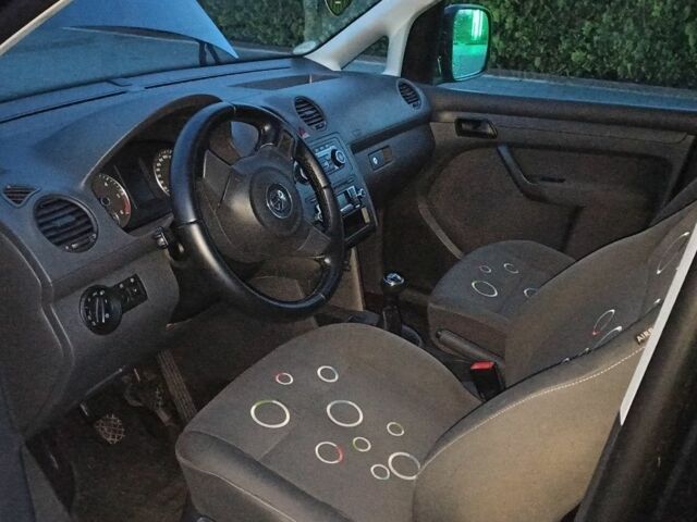 Чорний Фольксваген Кадді, об'ємом двигуна 1.6 л та пробігом 287 тис. км за 9500 $, фото 3 на Automoto.ua