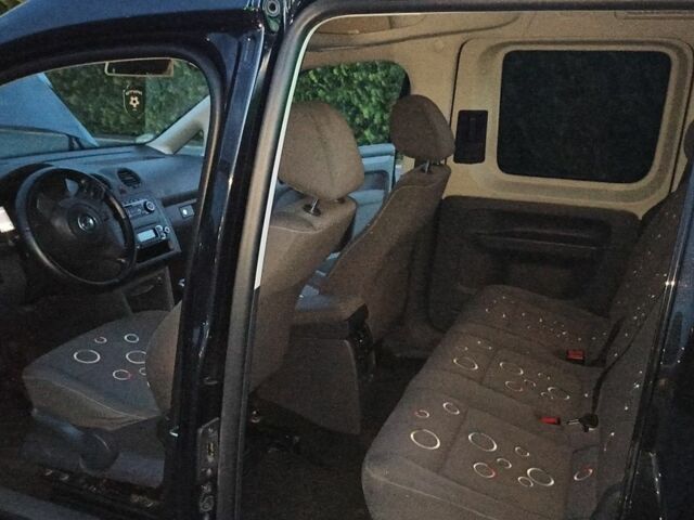 Чорний Фольксваген Кадді, об'ємом двигуна 1.6 л та пробігом 287 тис. км за 9500 $, фото 5 на Automoto.ua