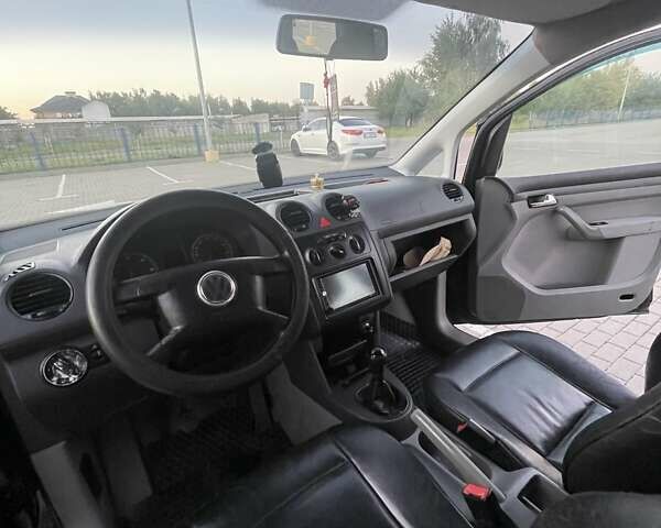 Черный Фольксваген Кадди, объемом двигателя 1.9 л и пробегом 305 тыс. км за 5600 $, фото 7 на Automoto.ua