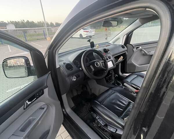 Черный Фольксваген Кадди, объемом двигателя 1.9 л и пробегом 305 тыс. км за 5600 $, фото 5 на Automoto.ua