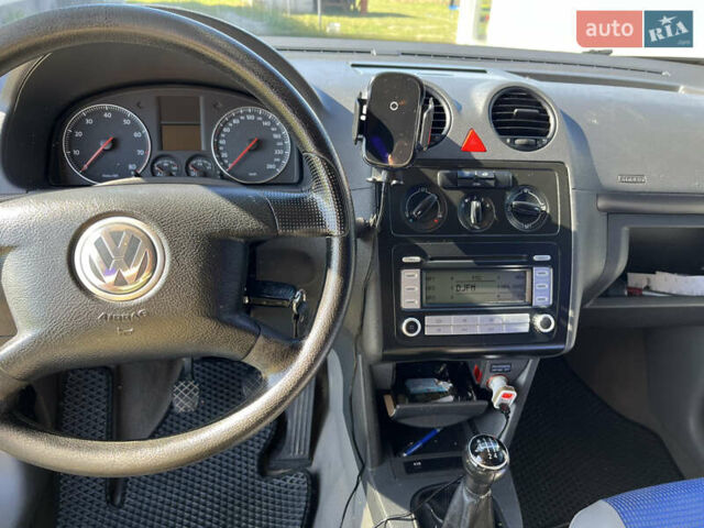 Черный Фольксваген Кадди, объемом двигателя 1.6 л и пробегом 254 тыс. км за 6500 $, фото 7 на Automoto.ua