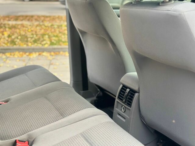 Черный Фольксваген Кадди, объемом двигателя 1.6 л и пробегом 236 тыс. км за 6850 $, фото 5 на Automoto.ua