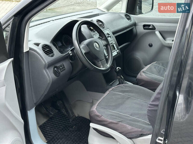 Черный Фольксваген Кадди, объемом двигателя 1.9 л и пробегом 285 тыс. км за 5900 $, фото 16 на Automoto.ua