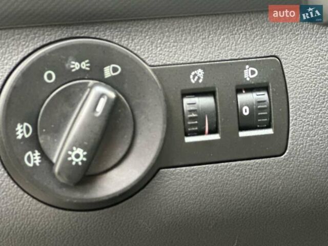 Черный Фольксваген Кадди, объемом двигателя 1.6 л и пробегом 236 тыс. км за 6850 $, фото 14 на Automoto.ua