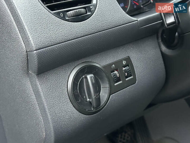 Черный Фольксваген Кадди, объемом двигателя 1.9 л и пробегом 285 тыс. км за 5900 $, фото 19 на Automoto.ua