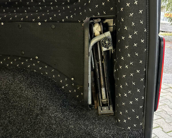 Черный Фольксваген Кадди, объемом двигателя 1.9 л и пробегом 285 тыс. км за 5900 $, фото 36 на Automoto.ua