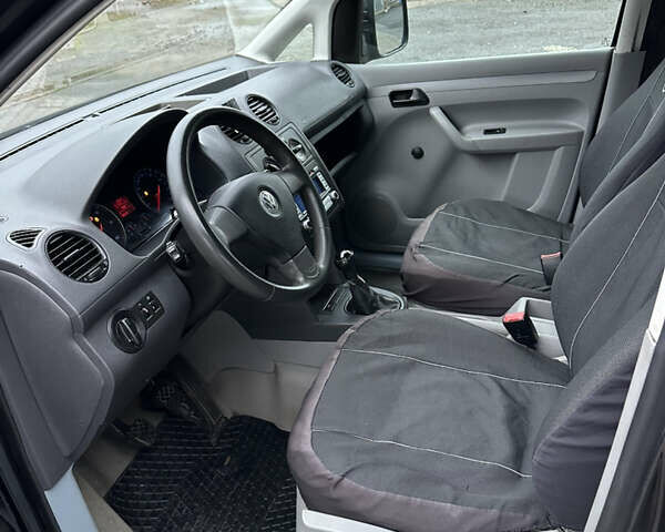 Черный Фольксваген Кадди, объемом двигателя 1.9 л и пробегом 285 тыс. км за 5900 $, фото 22 на Automoto.ua