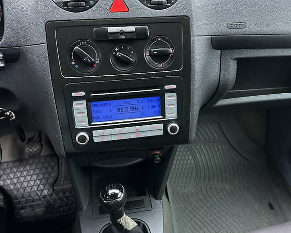 Черный Фольксваген Кадди, объемом двигателя 1.9 л и пробегом 285 тыс. км за 5900 $, фото 20 на Automoto.ua