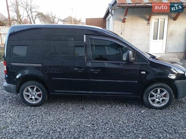 Черный Фольксваген Кадди, объемом двигателя 2 л и пробегом 438 тыс. км за 5500 $, фото 3 на Automoto.ua