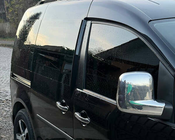 Черный Фольксваген Кадди, объемом двигателя 1.9 л и пробегом 322 тыс. км за 7500 $, фото 2 на Automoto.ua