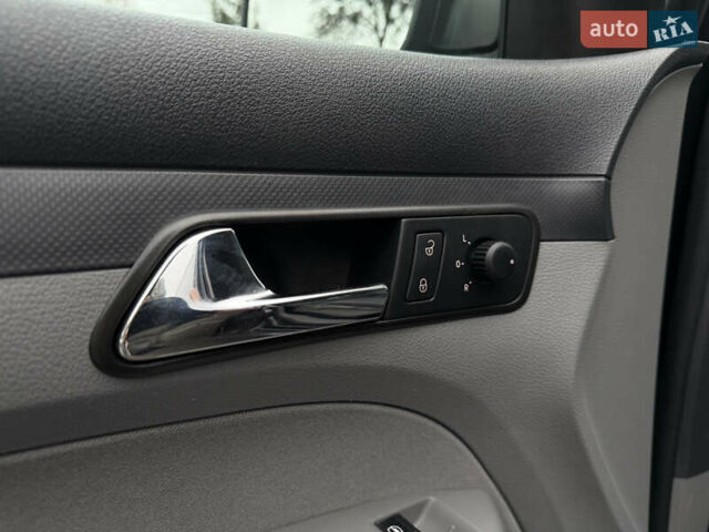 Черный Фольксваген Кадди, объемом двигателя 1.6 л и пробегом 233 тыс. км за 7650 $, фото 38 на Automoto.ua