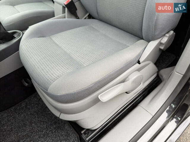 Черный Фольксваген Кадди, объемом двигателя 1.6 л и пробегом 233 тыс. км за 7650 $, фото 41 на Automoto.ua