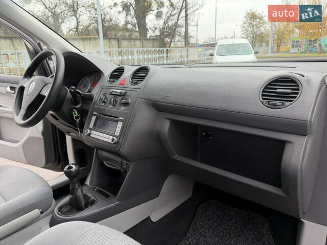 Черный Фольксваген Кадди, объемом двигателя 1.6 л и пробегом 233 тыс. км за 7650 $, фото 47 на Automoto.ua