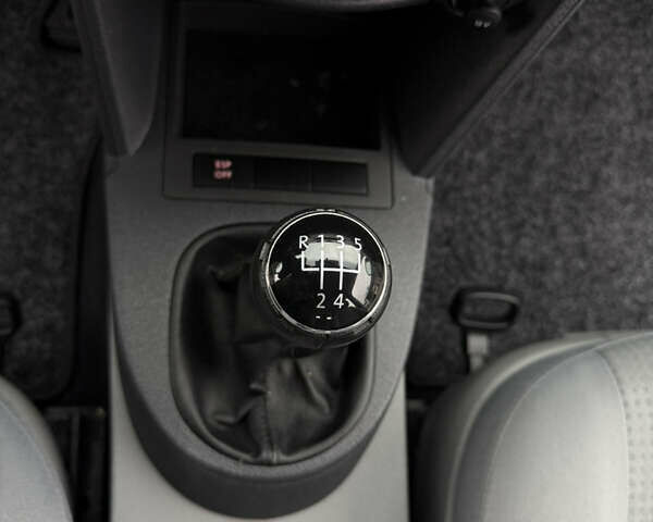 Черный Фольксваген Кадди, объемом двигателя 1.6 л и пробегом 233 тыс. км за 7650 $, фото 59 на Automoto.ua