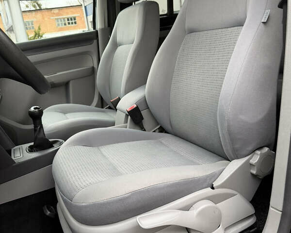 Черный Фольксваген Кадди, объемом двигателя 1.6 л и пробегом 233 тыс. км за 7650 $, фото 40 на Automoto.ua