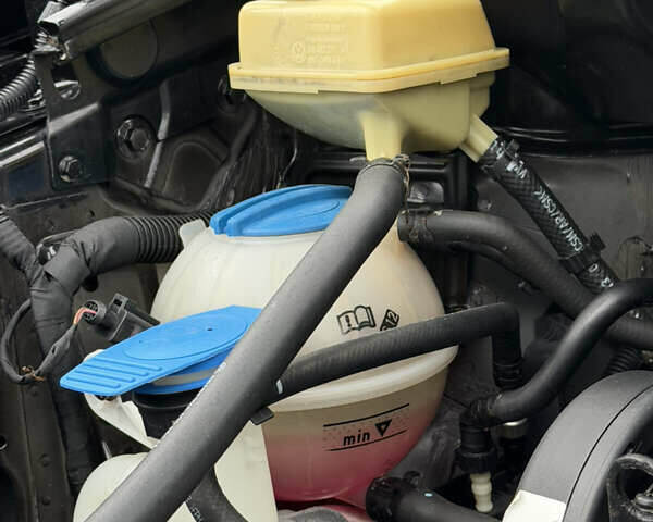 Черный Фольксваген Кадди, объемом двигателя 1.6 л и пробегом 233 тыс. км за 7650 $, фото 67 на Automoto.ua