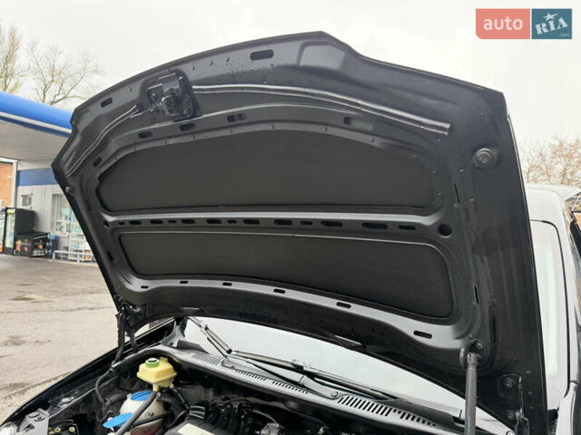 Черный Фольксваген Кадди, объемом двигателя 1.6 л и пробегом 233 тыс. км за 7650 $, фото 66 на Automoto.ua