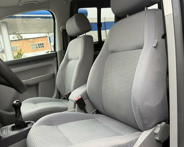 Черный Фольксваген Кадди, объемом двигателя 1.6 л и пробегом 233 тыс. км за 7650 $, фото 39 на Automoto.ua