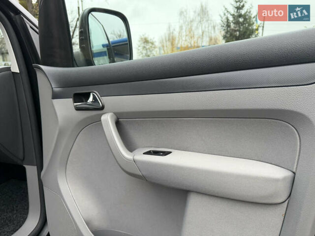 Черный Фольксваген Кадди, объемом двигателя 1.6 л и пробегом 233 тыс. км за 7650 $, фото 45 на Automoto.ua