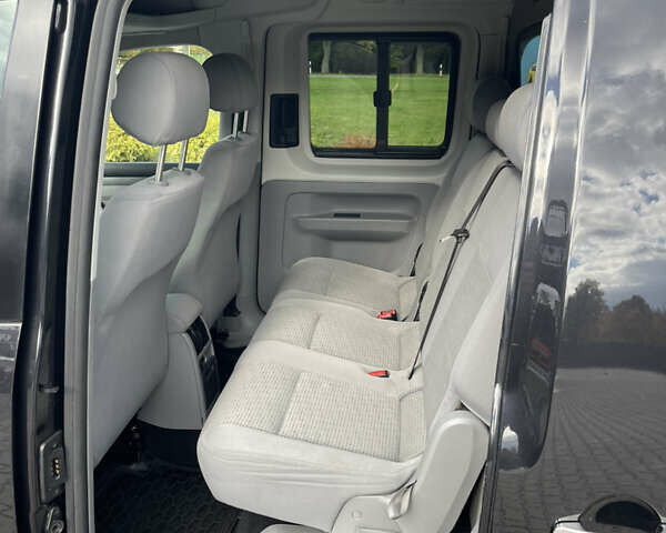 Черный Фольксваген Кадди, объемом двигателя 1.9 л и пробегом 260 тыс. км за 9100 $, фото 7 на Automoto.ua