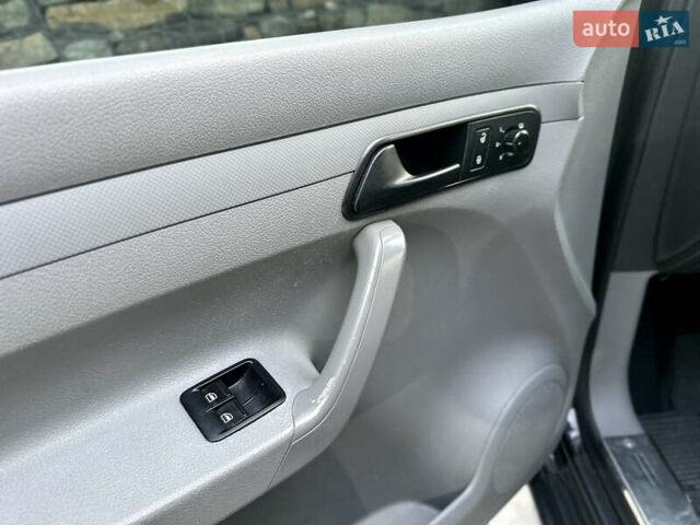 Черный Фольксваген Кадди, объемом двигателя 1.9 л и пробегом 330 тыс. км за 7200 $, фото 10 на Automoto.ua