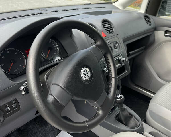 Черный Фольксваген Кадди, объемом двигателя 1.9 л и пробегом 260 тыс. км за 9100 $, фото 10 на Automoto.ua