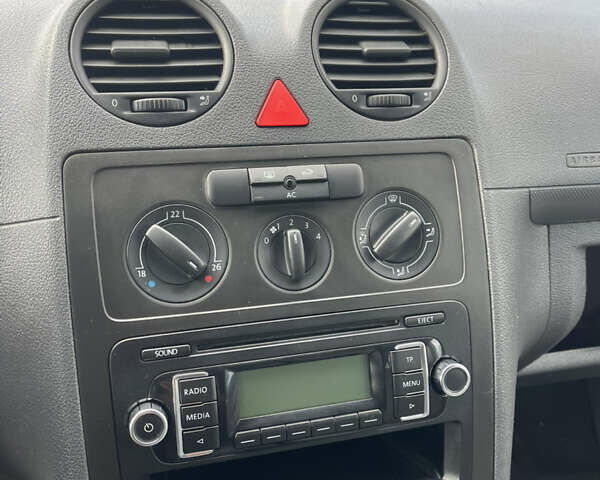 Черный Фольксваген Кадди, объемом двигателя 1.9 л и пробегом 260 тыс. км за 9100 $, фото 13 на Automoto.ua