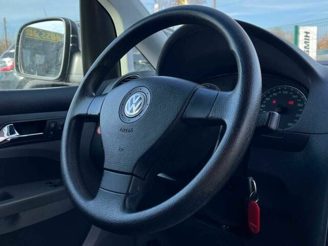 Черный Фольксваген Кадди, объемом двигателя 1.6 л и пробегом 269 тыс. км за 8500 $, фото 9 на Automoto.ua