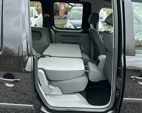 Черный Фольксваген Кадди, объемом двигателя 1.6 л и пробегом 219 тыс. км за 9999 $, фото 26 на Automoto.ua