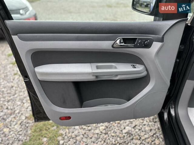 Черный Фольксваген Кадди, объемом двигателя 1.6 л и пробегом 219 тыс. км за 9999 $, фото 9 на Automoto.ua