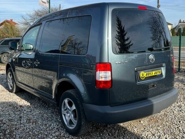Черный Фольксваген Кадди, объемом двигателя 1.6 л и пробегом 269 тыс. км за 8500 $, фото 4 на Automoto.ua