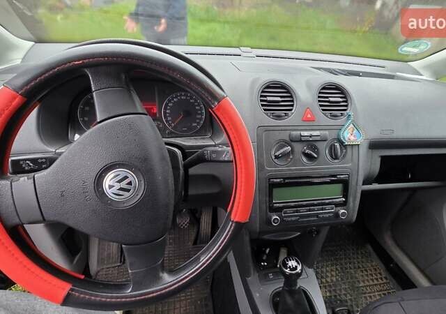 Чорний Фольксваген Кадді, об'ємом двигуна 1.4 л та пробігом 142 тис. км за 8000 $, фото 4 на Automoto.ua