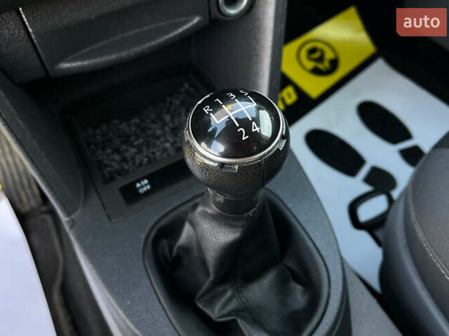 Чорний Фольксваген Кадді, об'ємом двигуна 1.6 л та пробігом 269 тис. км за 8500 $, фото 12 на Automoto.ua